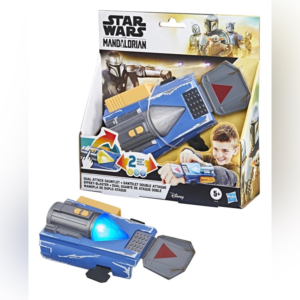 STAR WARS The Mandalorian Dual Attack Gauntlet Lights Brand New!!